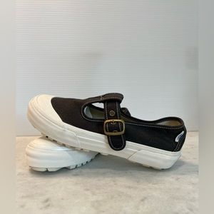 NWOT VANS STYLE 93 MARY JANE